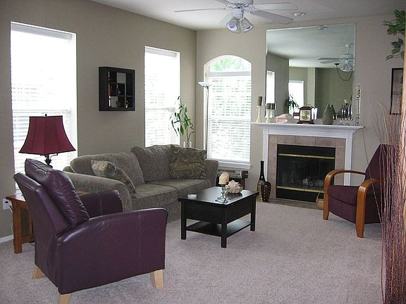 Spacious living room