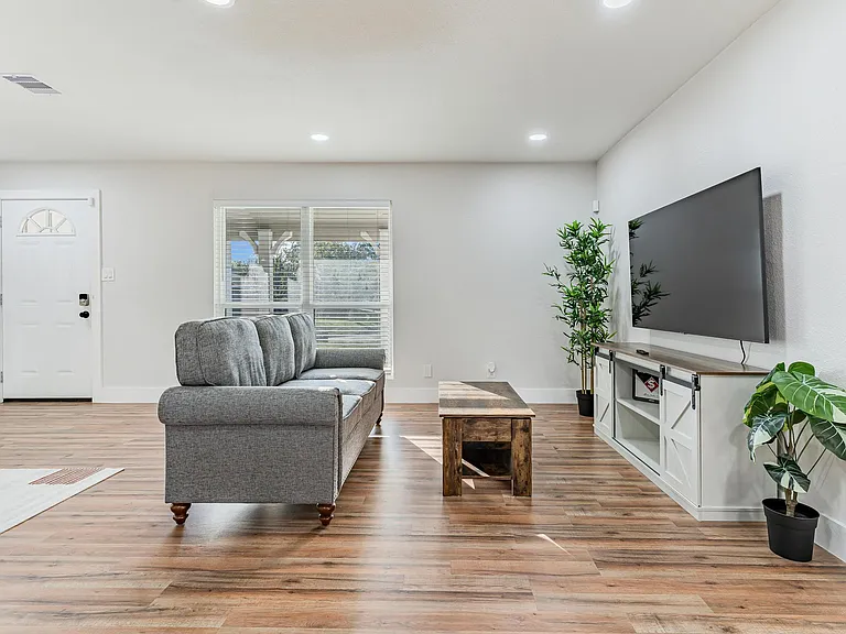 13117 Faraday Dr — Photo 6