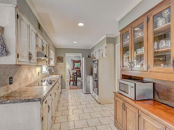 2nd image of 8381 Sherman Oaks Dr
