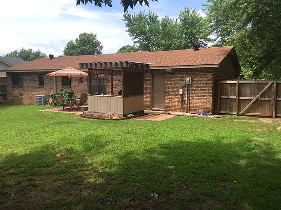 3rd image of 521 E Malinda Dr