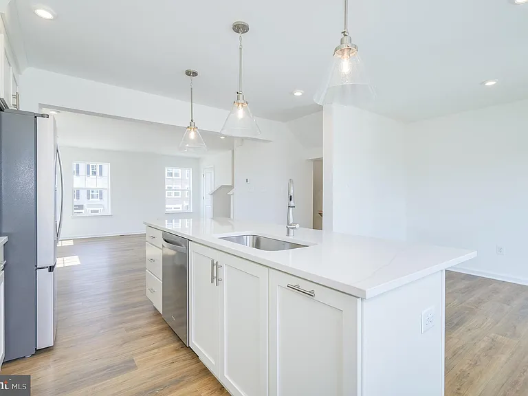 519 Fontana Cir — Photo 23