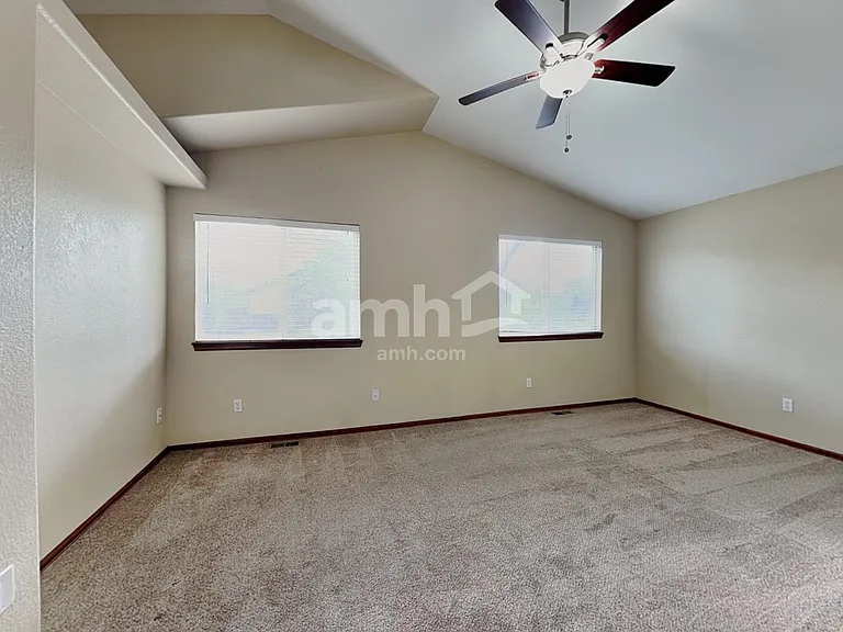 2325 Hyacinth Rd — Photo 11