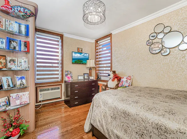 735 Avenue W image 20 of 28