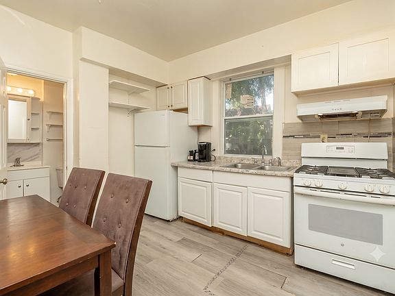 4th image of 2115 5th St NE