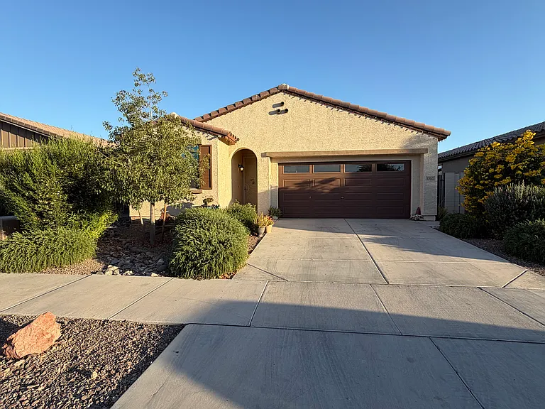 17621 W Daley Ln — Photo 2