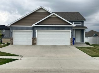 6073 Autumn Dr S, Fargo, ND 58104