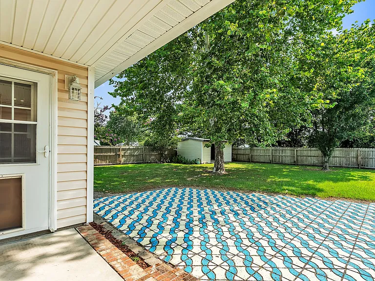 403 Arabian Ln — Photo 39