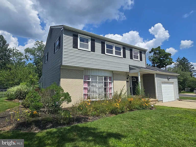 301 Overbrook Ave — Photo 2