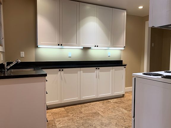 3rd image of 65 Hill St APT D