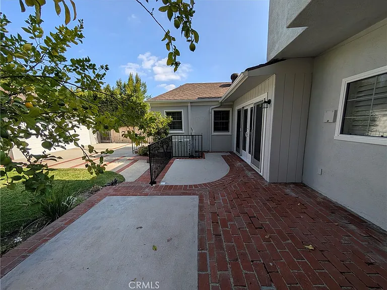 582 N Sunnyslope Ave — Photo 63