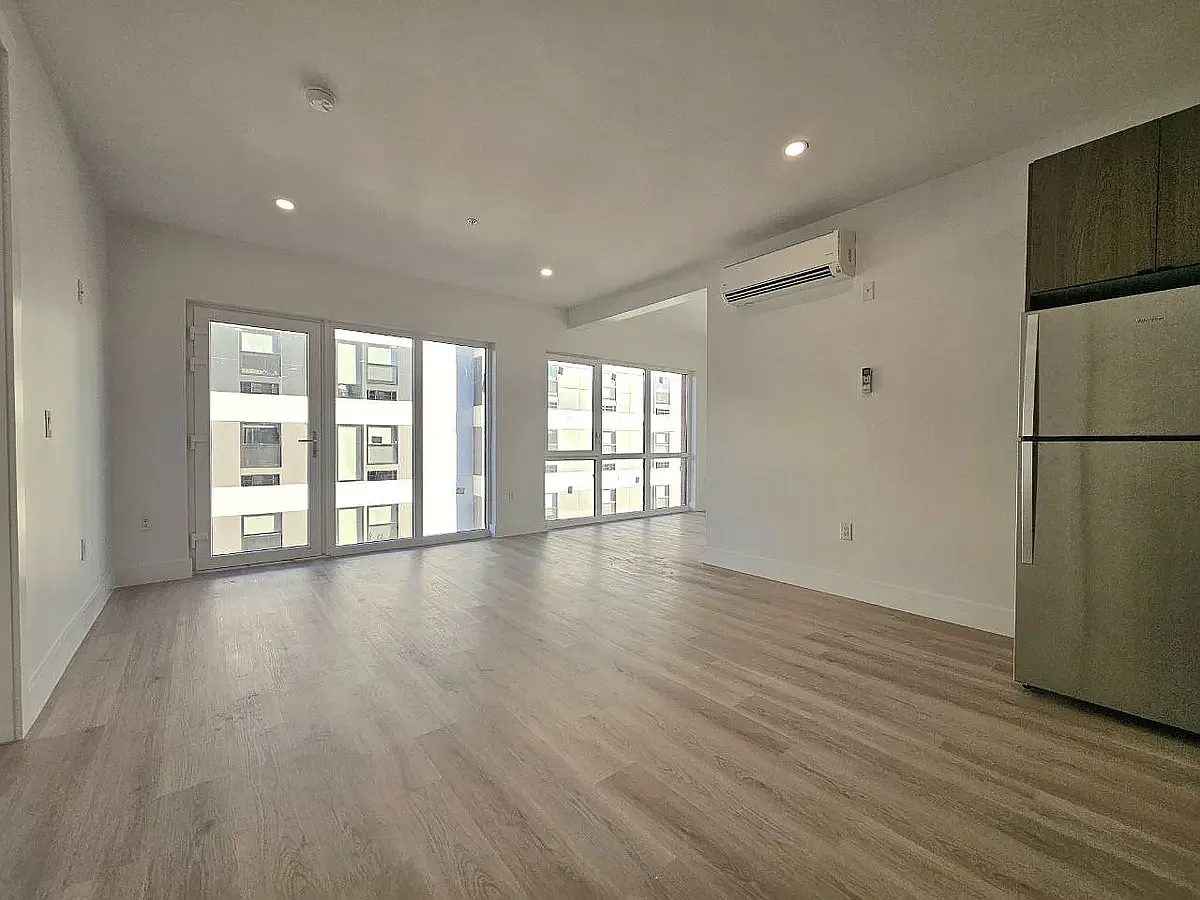 2 bed, 900 sqft, $2,595 — Photo 3