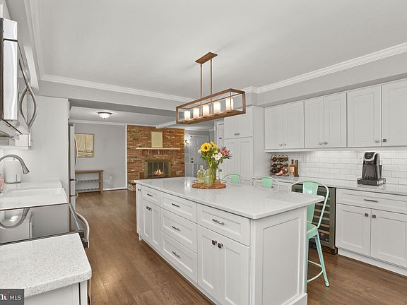 4th image of 518 Windham Ct