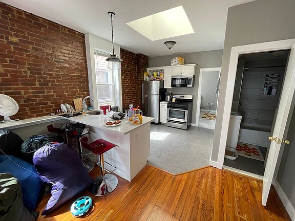 4th image of 588 East St APT 3L