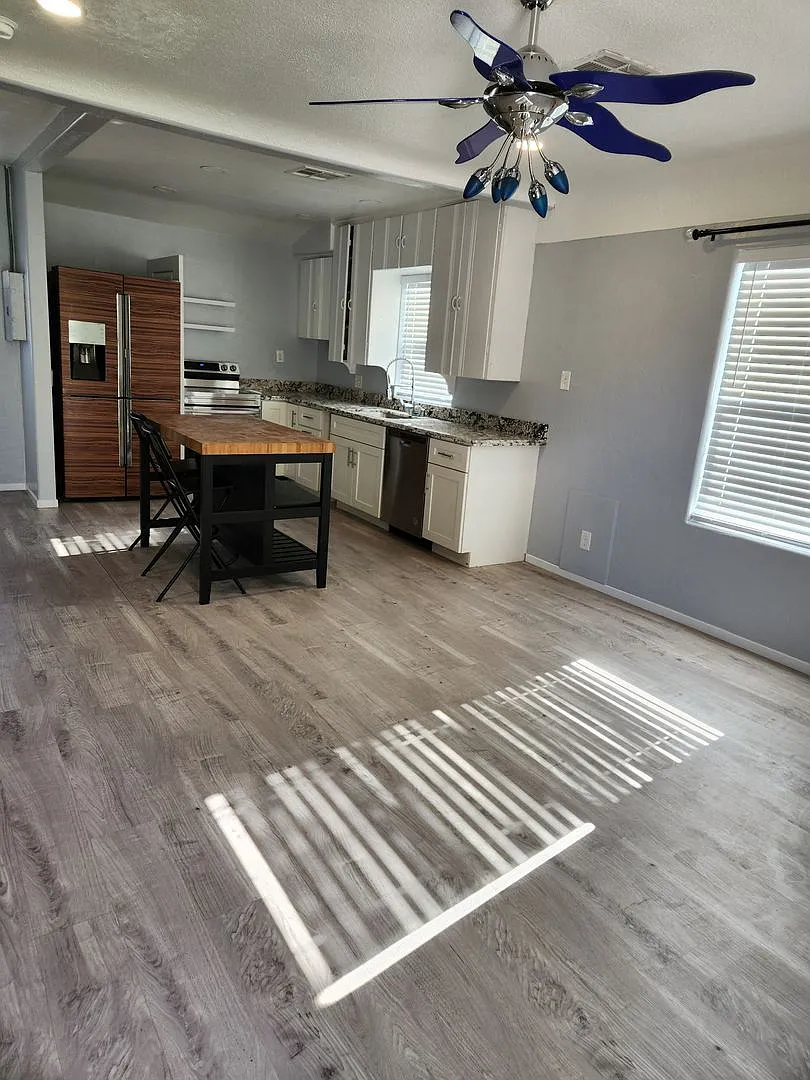 Spacious 2-bedroom 1-bathroom — Photo 4