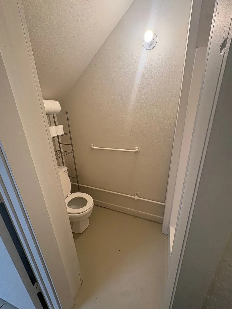 Gregory Lane Apartments — Photo 3