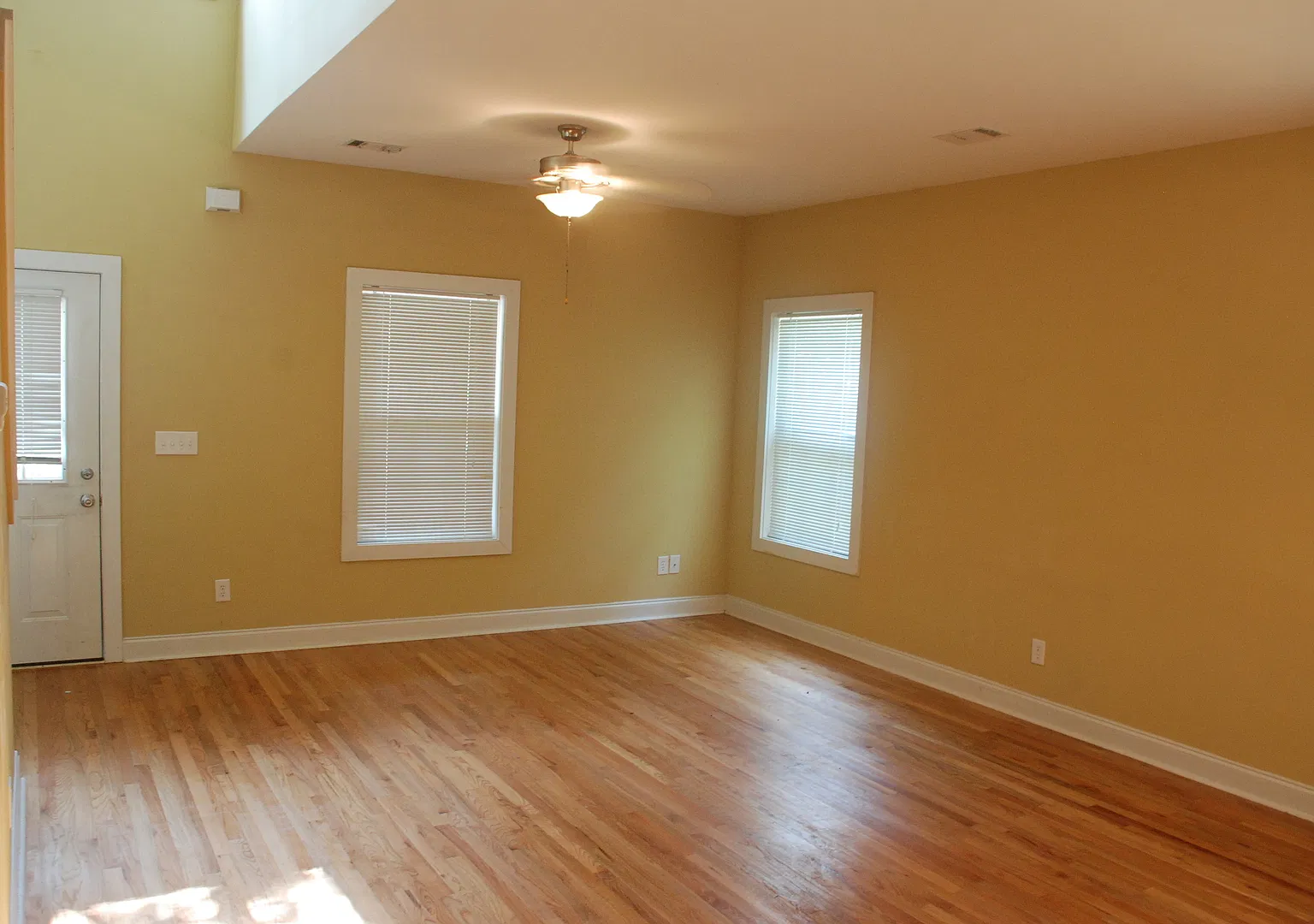 3B/2b Craftsman style house — Photo 2