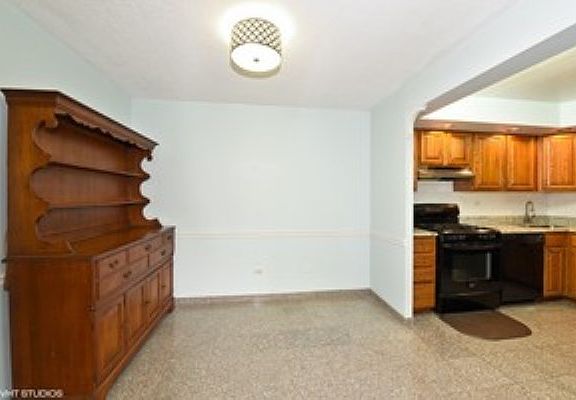 3rd image of 907 S Williams St APT 214