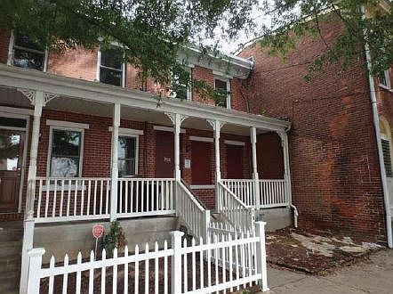 1st image of 709 W 9th St