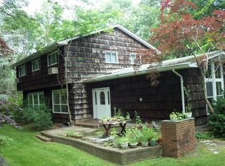 10 Cottontail Rd, Melville, NY 11747