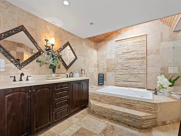 14012 SW 38th Ter — Photo 24