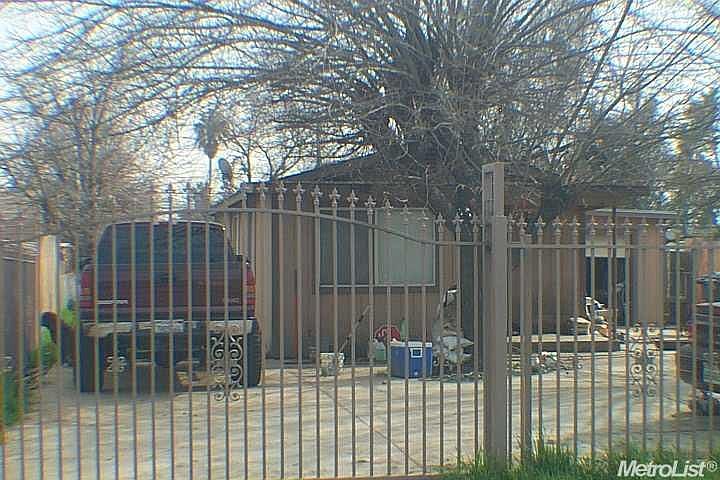1st image of 2826 Redwood Ave