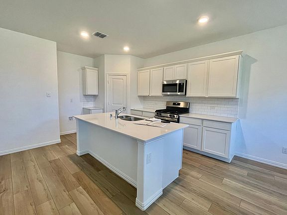 3rd image of 1208 Mahogany Ln