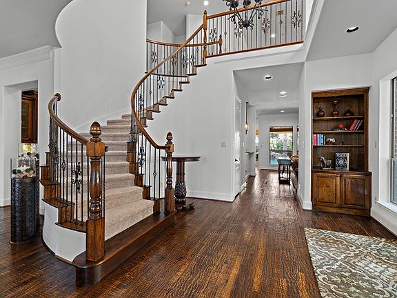 3rd image of 9051 Cedar Rdg