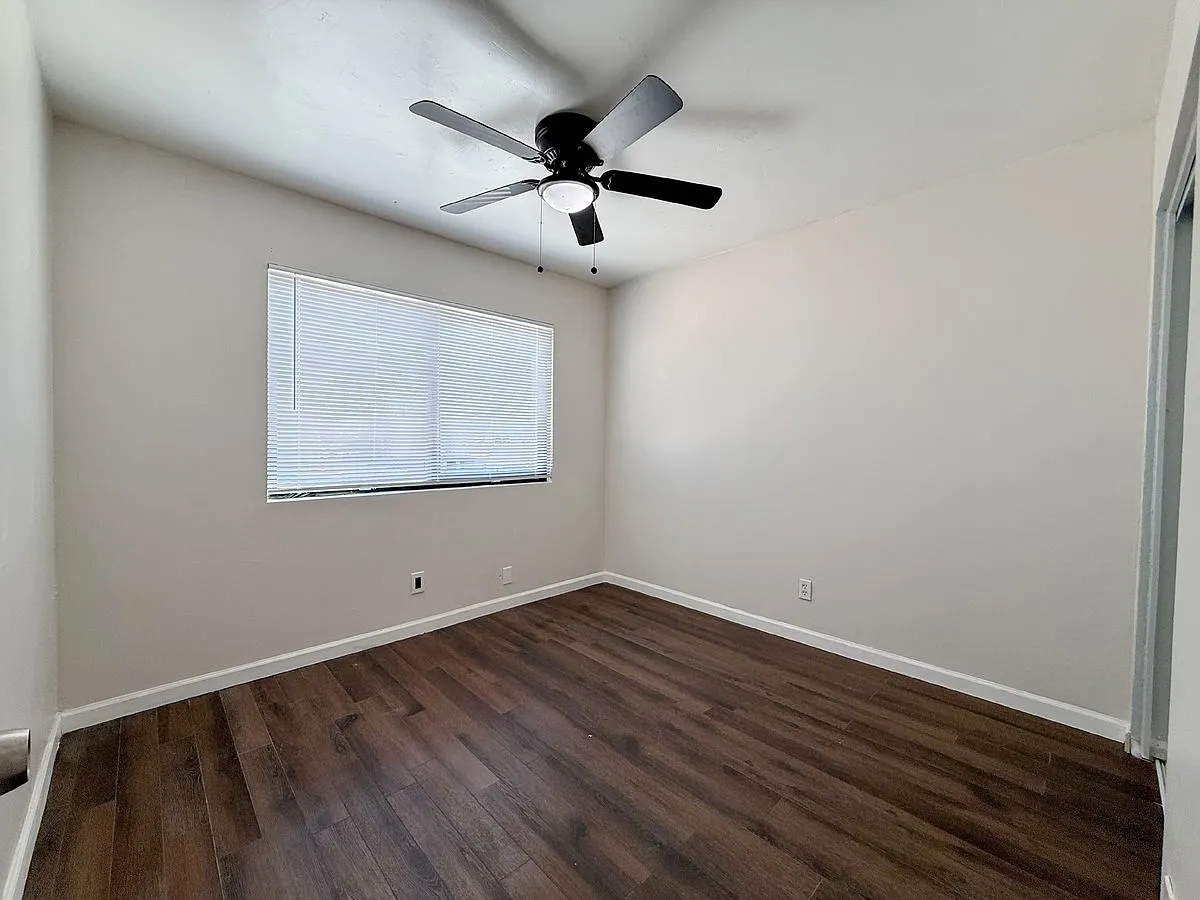 5220 West Lynwood Street — Photo 4
