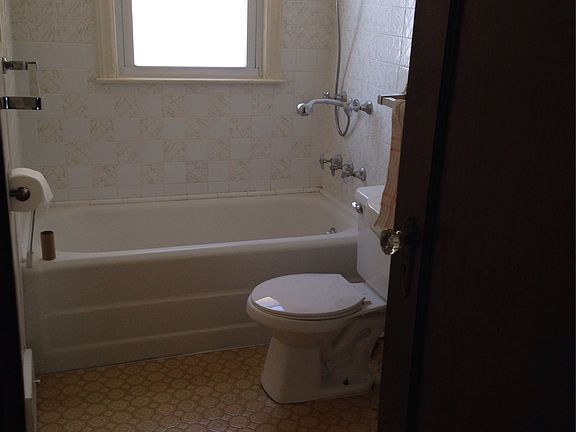 3rd image of 2907 Michigan Ave