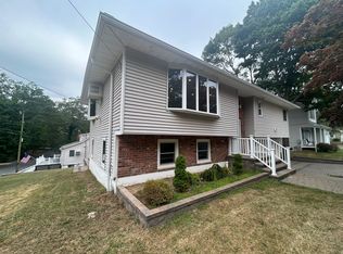8 Sunburst Dr, Rocky Point, NY 11778