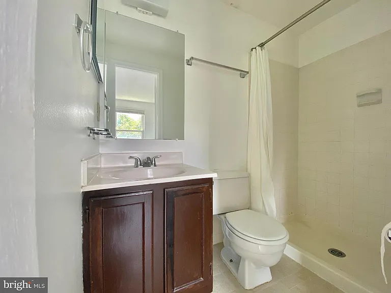 7351 Crestleigh Cir — Photo 17