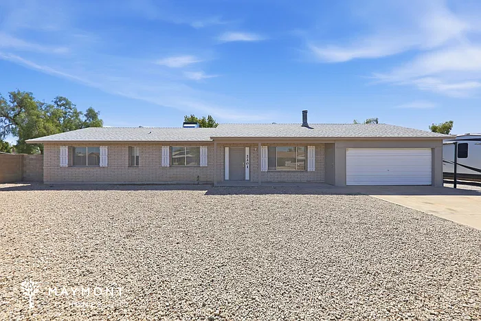 2201 W Topeka Dr