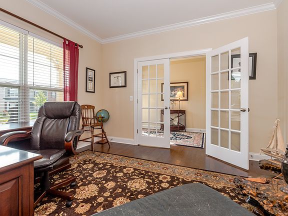 4th image of 2455 Chatham Dr