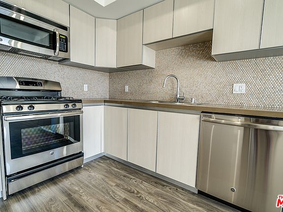 3rd image of 10473 Santa Monica Blvd APT 402