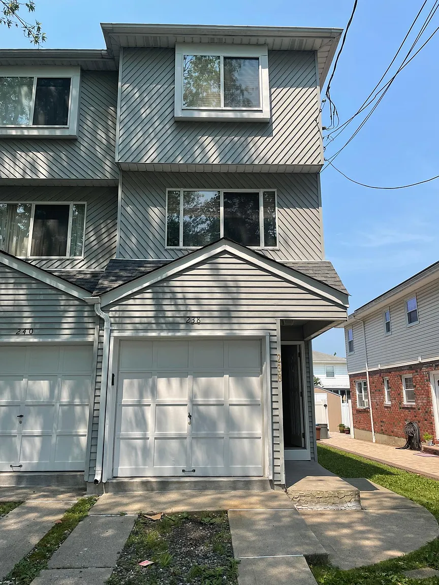 238 Hawthorne Ave photo 1