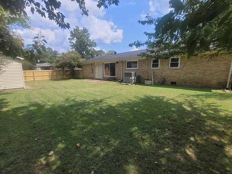 2021 Greenbrier Rd — Photo 14