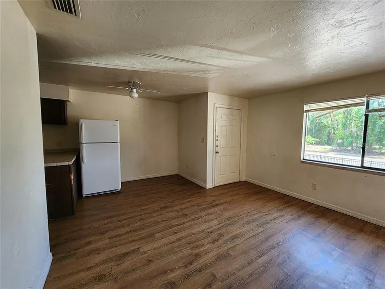719 SW 70th Ter #5 — Photo 3