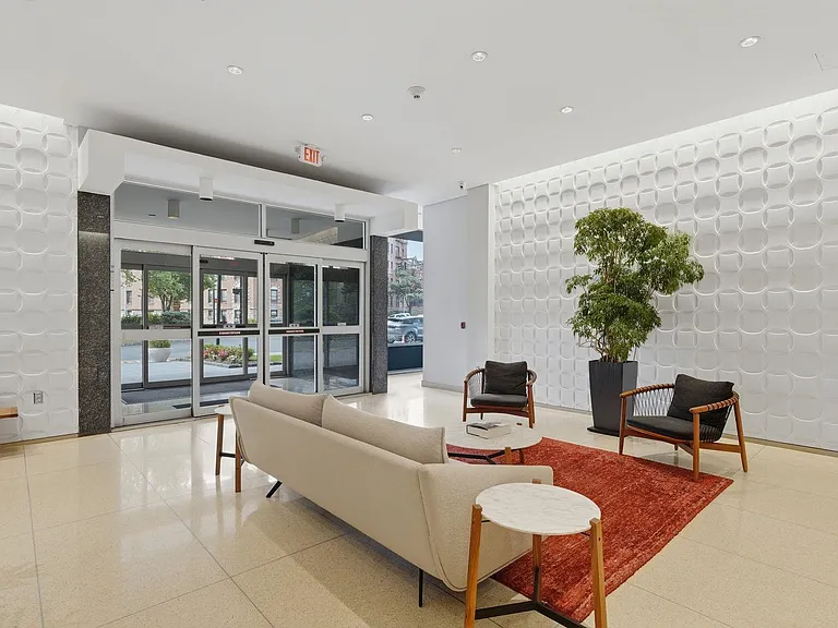 6050 Boulevard East #16E — Photo 3