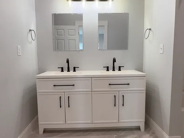 1602 Central Ave #202, Dubuque, IA 52001