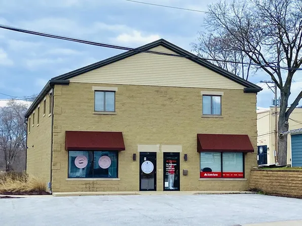 76 W Washington St #B, Oswego, IL 60543