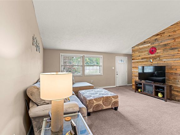 5th image of 14 Fawnvue Dr