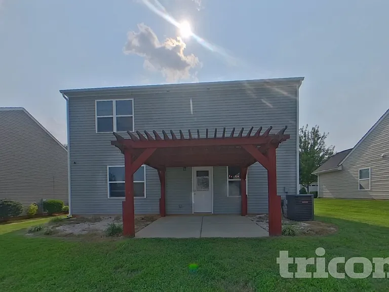 1048 Silverberry St — Photo 16