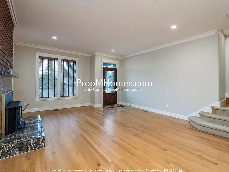 1907 SE 162nd Ave — Photo 2