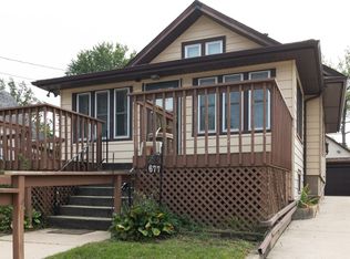 677 Lincoln Ave, Elgin, IL 60120