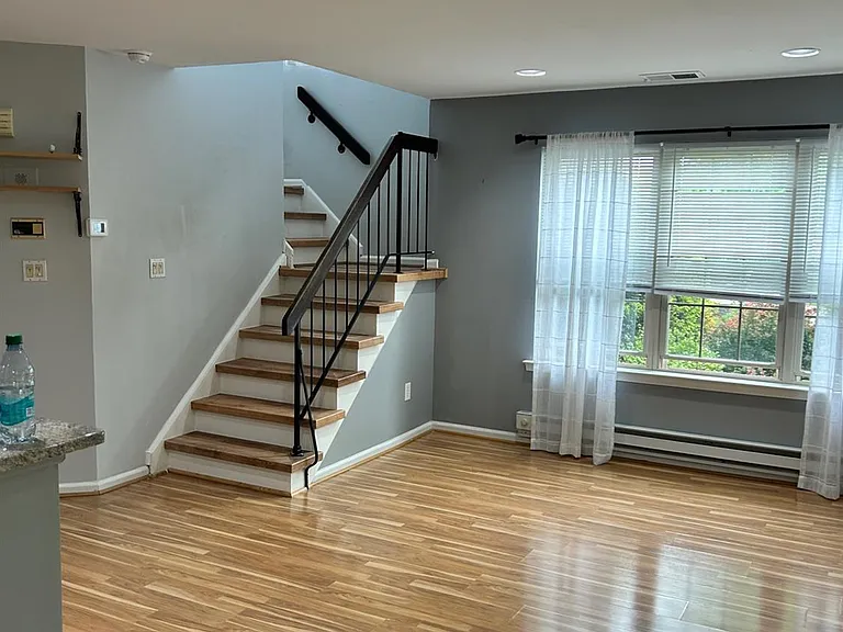 204 Blew Ct — Photo 6