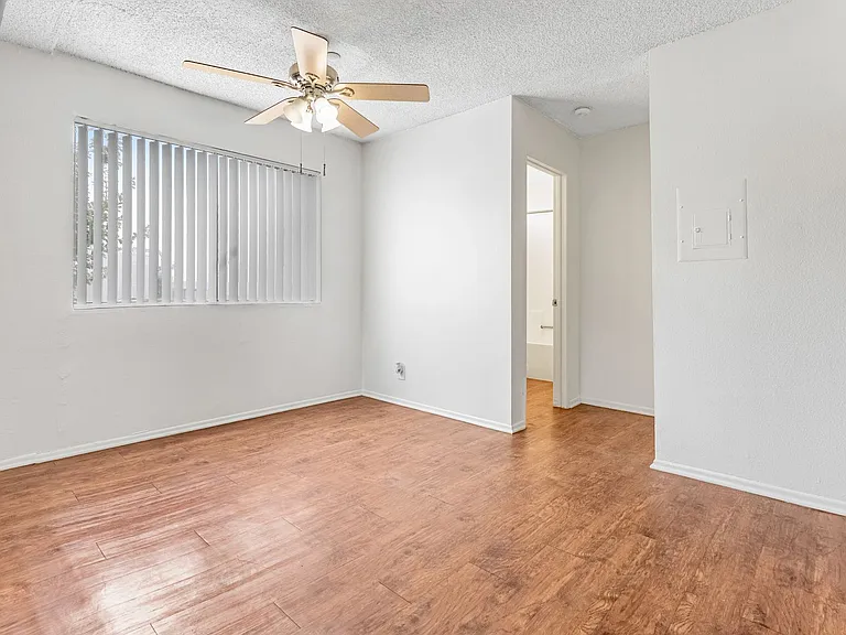 Monrovia Villas Apartments — Photo 22