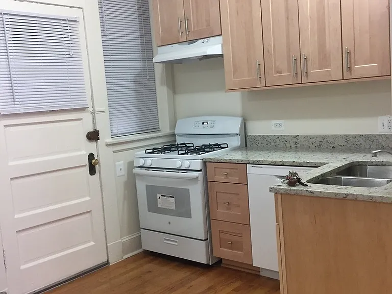 1132 W Pratt Blvd #1E — Photo 13