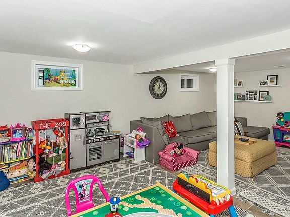 5th image of 37 Herrick Dr