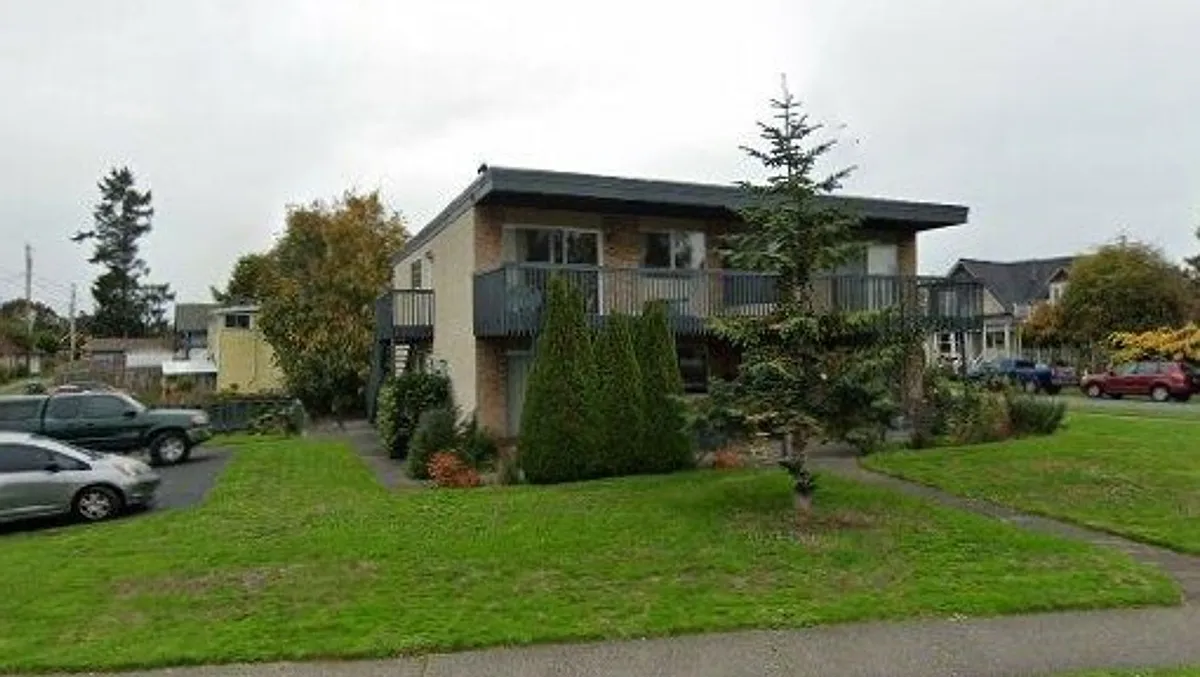 Building Photo - 2100 Eldridge Ave