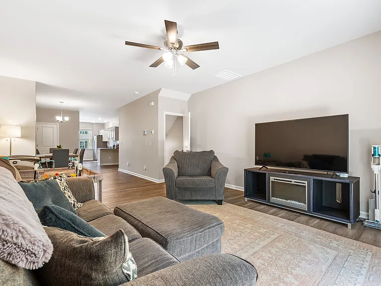 4135 Trevino Dr — Photo 4